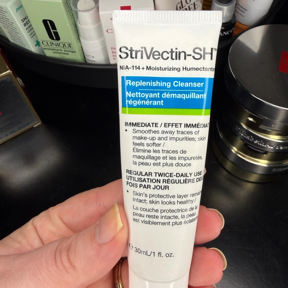 StriVectin-SH Replenishing Cleanser - White